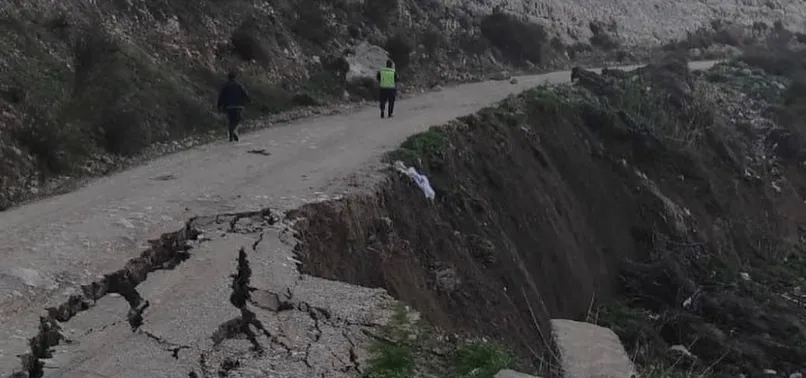 Yol çöktü facianın eşiğinden dönüldü! Karaburun'da korku dolu anlar