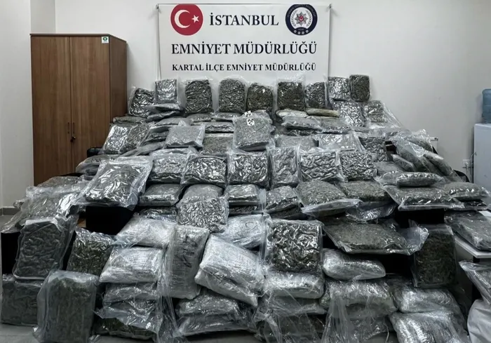 petshoptan-100-kg-uyusturucu-cikti-1745736272469.jpeg Petshoptan 100 kg uyuşturucu çıktı! - 2