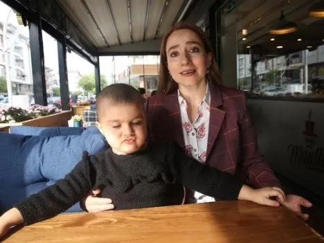 3-kez-kanseri-yenen-cicek-akcay-hayatini-losemili-cocuklara-adadi-1637474427026.jpg 3 kez kanseri yenen Çiçek Akçay hayatını lösemili çocuklara adadı