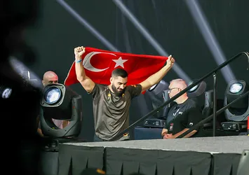 İbo Aslan UFC 308'de Brezilyalı rakibini nakavtla mağlup etti