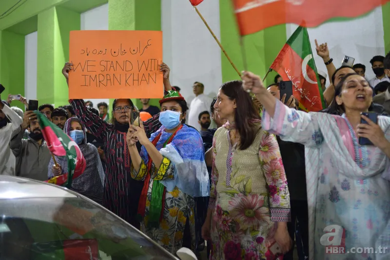 Imran Khan'ın destekçileri Pakistan'da sokağa döküldü! Muhalefete "ABD'nin hainleri" tepkisi 8