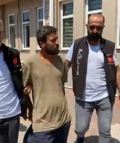 esini-oldurup-gururlu-hisseiyor-paylasimi-yapmisti-turkiyeyi-sarsan-olayda-flas-gelisme-1660309229802.jpg Eşini öldürüp “Gururlu hissediyor” paylaşımı yapmıştı! Türkiye’yi sarsan olayda flaş gelişme! - 4