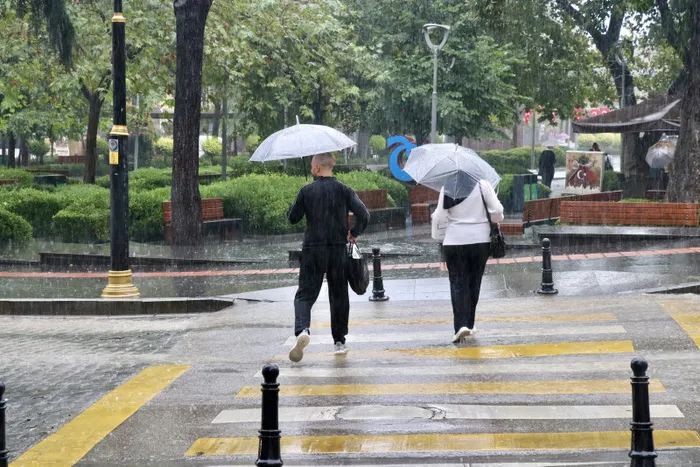 1729139627991.jpg Sıcaklıklar 12 derece birden düştü! Meteorolojiden kar ve sağanak uyarısı... A Haber'de saat verdi - 2