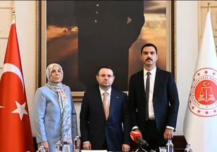 Adalet Bakanı Akın Gürlek Muhsin Yazıcıoğlu'nun ailesini kabul etti