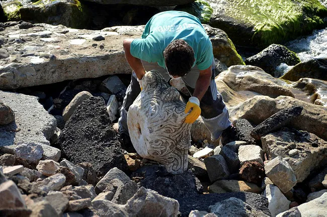 Zonguldak’ta deniz kenarında tarihi eser bulundu! Kepçeyle çıkarıldı - 2