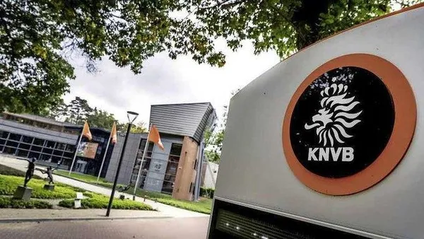 hollanda-u19-takiminda-skandal-otele-kadin-cagiran-futbolcular-kadro-disi-1631073038998.jpeg Hollanda U19 takımında skandal! Otele kadın çağıran futbolcular kadro dışı - 4