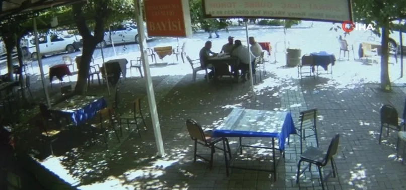 Merkez üssünde deprem anı kameraya yansıdı! Vatandaşlar panik halinde kaçıştı