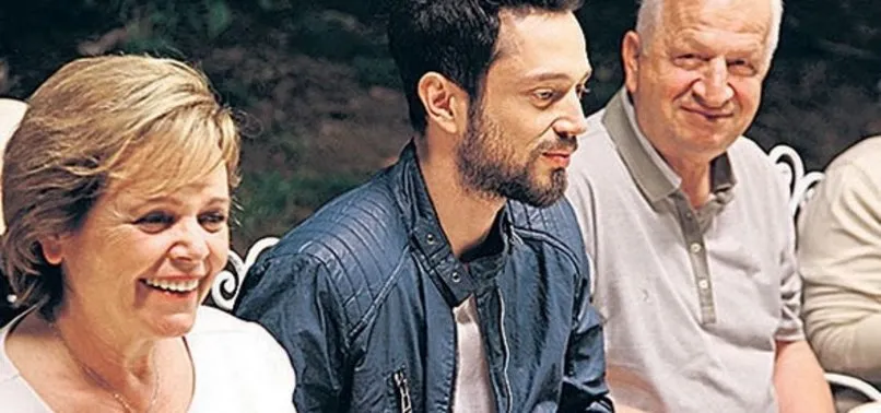 ELEŞTİRİLER MURAT BOZ'UN ANNESİNİ HASTANELİK ETTİ!