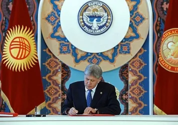Kırgızistan'da yeni anayasa onaylandı