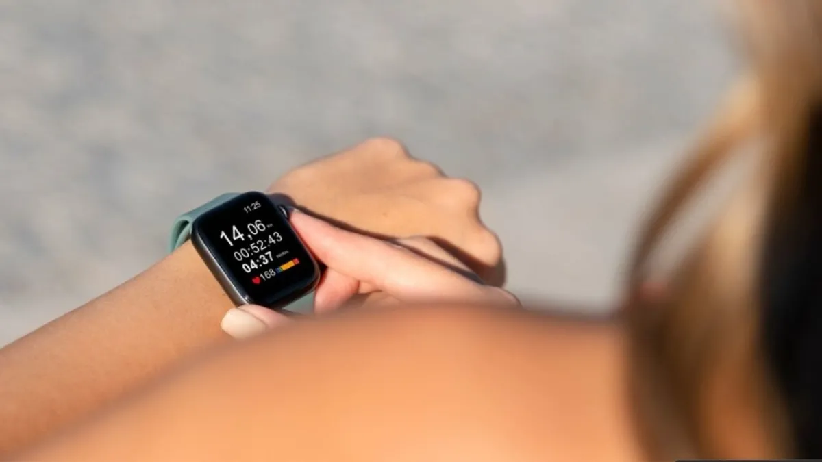 apple-watchta-cogu-kullanicinin-bilmedigi-10-ozellik-ayarlar-nasil-yapilir-1783428702776.jpg Hareket tabanlı kontroller, Apple Watch'un tek elle kullanımını daha pratik hale getiriyor. (Foto: A Haber)