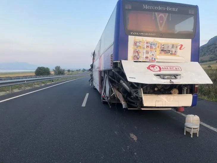 Denizli'de feci kaza! TIR ile yolcu otobüsü çarpıştı: Ölü ve yaralılar var