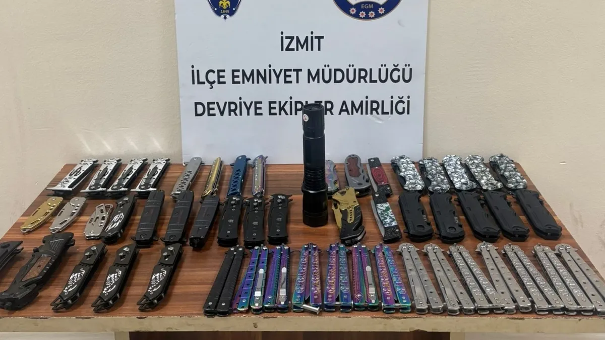 İzmit'te 2 çocuğun üzerinden adeta cephanelik çıktı! 52 kesici alet ele geçirildi