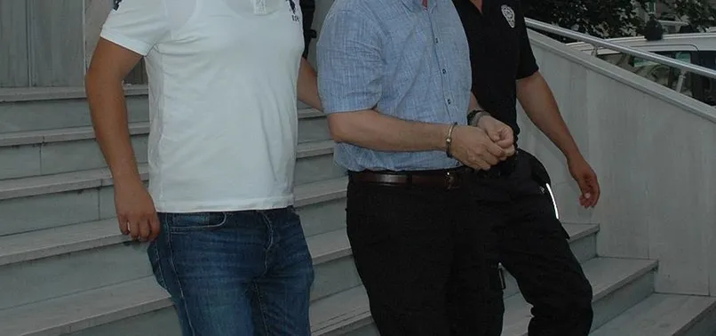 İzmir'de FETÖ/PDY operasyonu: 7 gözaltı