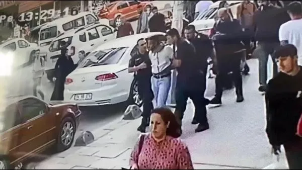 Arnavutköy'de vatandaştan tacizciye linç girişimi! Jandarma zor kurtardı - 2