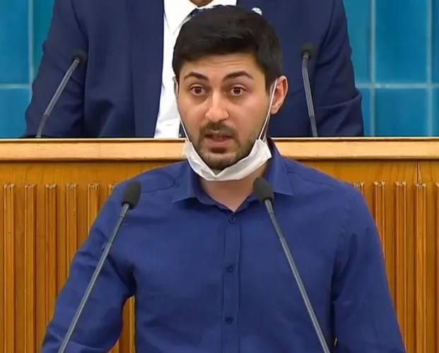 İYİ Parti'nin işsiz diye çıkardığı gencin eğlence fotoğrafları çıktı - 1
