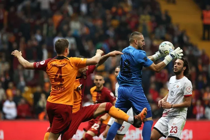 Galatasaray’da Mathias Ross ile yol ayrımı! Genç oyuncunun yeni durağı Çekya...