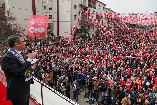 chpde-ikinci-tipis-tipis-vakasi-ozgur-ozelden-aklinizi-basiniza-alin-uyarisi-1709655487796.jpeg CHP'de ikinci "Tıpış tıpış" vakası! Özgür Özel'den "Aklınızı başınıza alın" uyarısı - 3