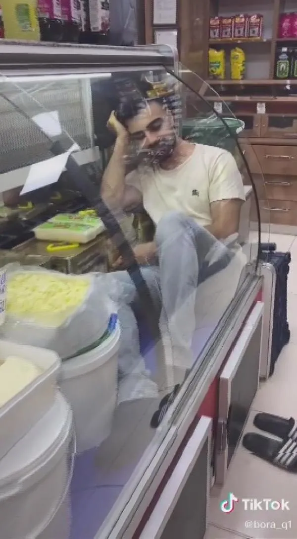 Konya'da mide bulandıran görüntü! Gıda ürünlerinin bulunduğu buzdolabına girip... - 2