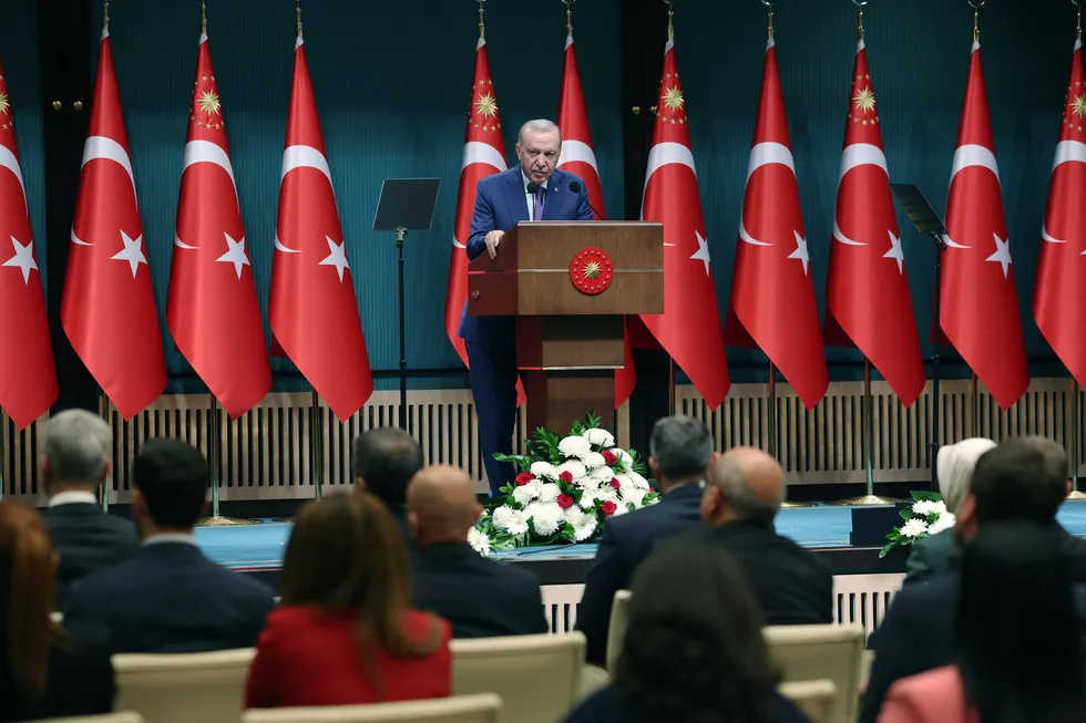 baskan-erdogandan-chpdeki-tartismalara-bizi-ilgilendirmiyor-mesaji-bizim-tek-derdimiz-var-o-da-turkiye-1780333528306.jpg Fotoğraf (AA)