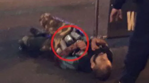 Londra'daki saldırıda vahşet! Yemek yerken boğazını kestiler - 1
