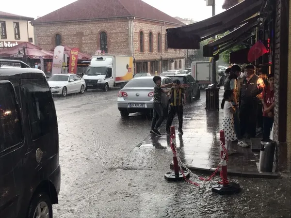 Eskişehir’de aniden başlayan sağanak yağmur hayatı felç etti - 2