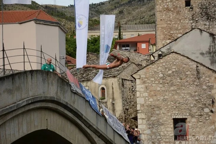 Bosna Hersek’teki Mostar Köprüsü’nde nefes kesen anlar!