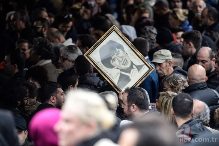 Ayşen Gruda'nın cenazesinden gözler Şener Şen'i aramıştı! Usta sanatçının o görüntüleri ortaya çıktı