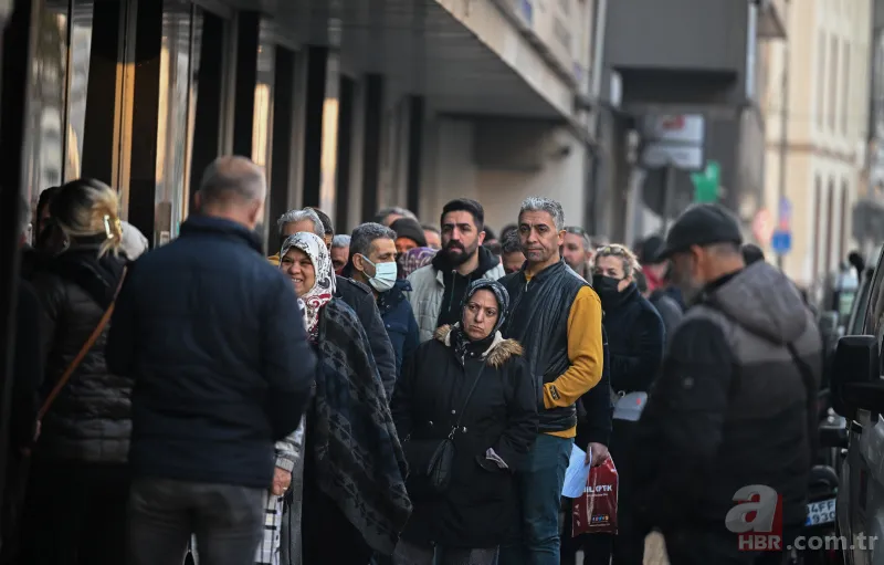 Başkan Erdoğan'ın müjdesi sonrası akın ettiler! SGK'larda EYT yoğunluğu | Milyonların emeklilik sevinci 10