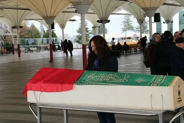 takside-kan-donduran-cinayet-eski-esinin-bogazini-keserek-oldurdu-1702318724036.jpeg Takside kan donduran cinayet! Eski eşinin boğazını keserek öldürdü - 5