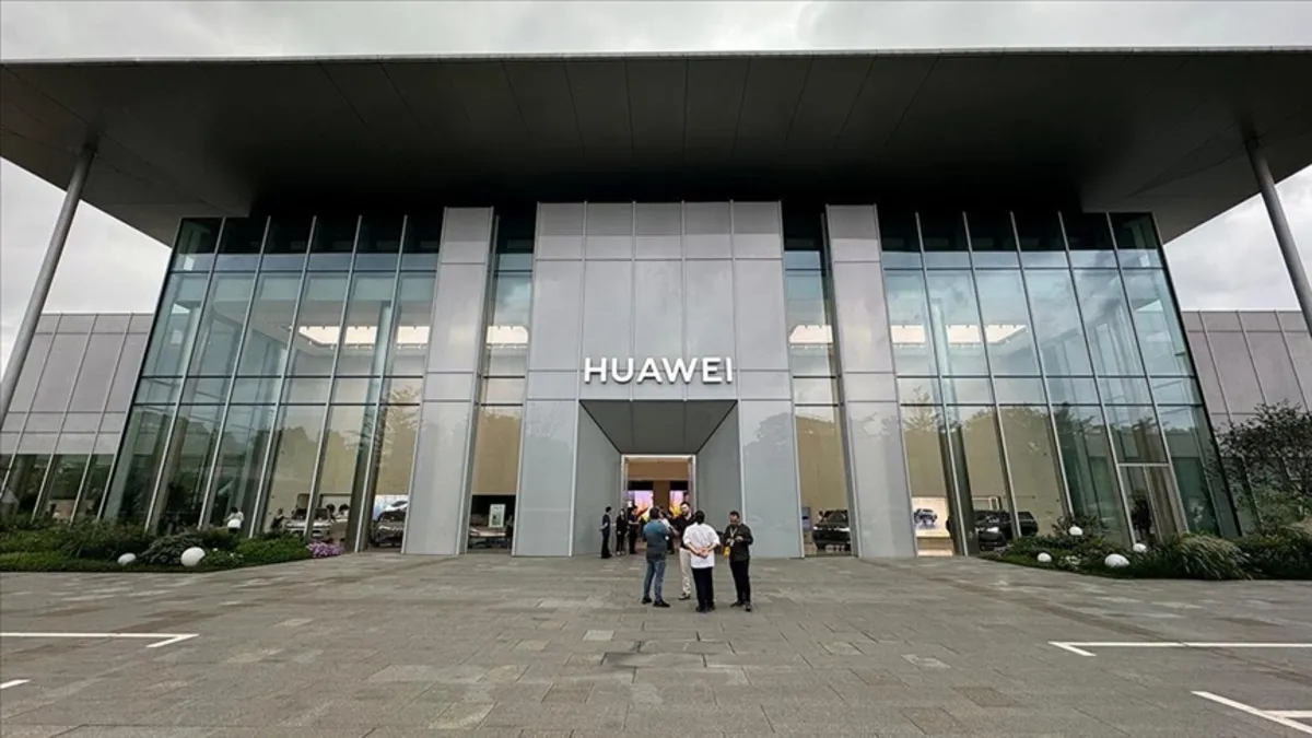 Çin elektrikli taşımacılıkta çıtayı yükseltti! Huawei’den dünyanın en güçlü şarj merkezi