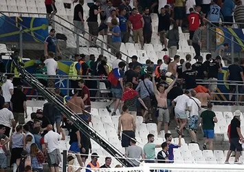 Fransa'da Rus taraftarlar sınır dışı edildi!