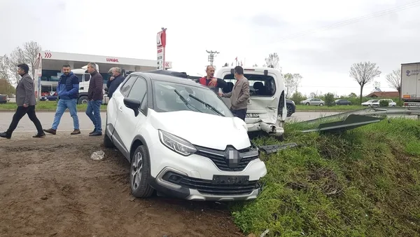 samsunda-tir-2-otomobili-bicti-yaralilar-var-1650457293634.jpg Samsun'da tır 2 otomobili biçti: Yaralılar var - 2