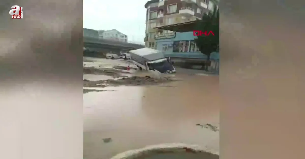Hatay’da sağanak ve hortum