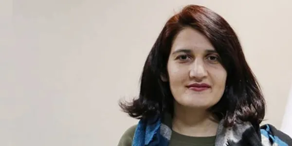 semra-guzel-kimdir-pkkli-teroristin-sevgilisi-cikan-milletvekili-semra-guzel-kim-1641710932727.jpg Semra Güzel kim? PKK'lı teröristin sevgilisi milletvekili Semra Güzel kimdir? - 2