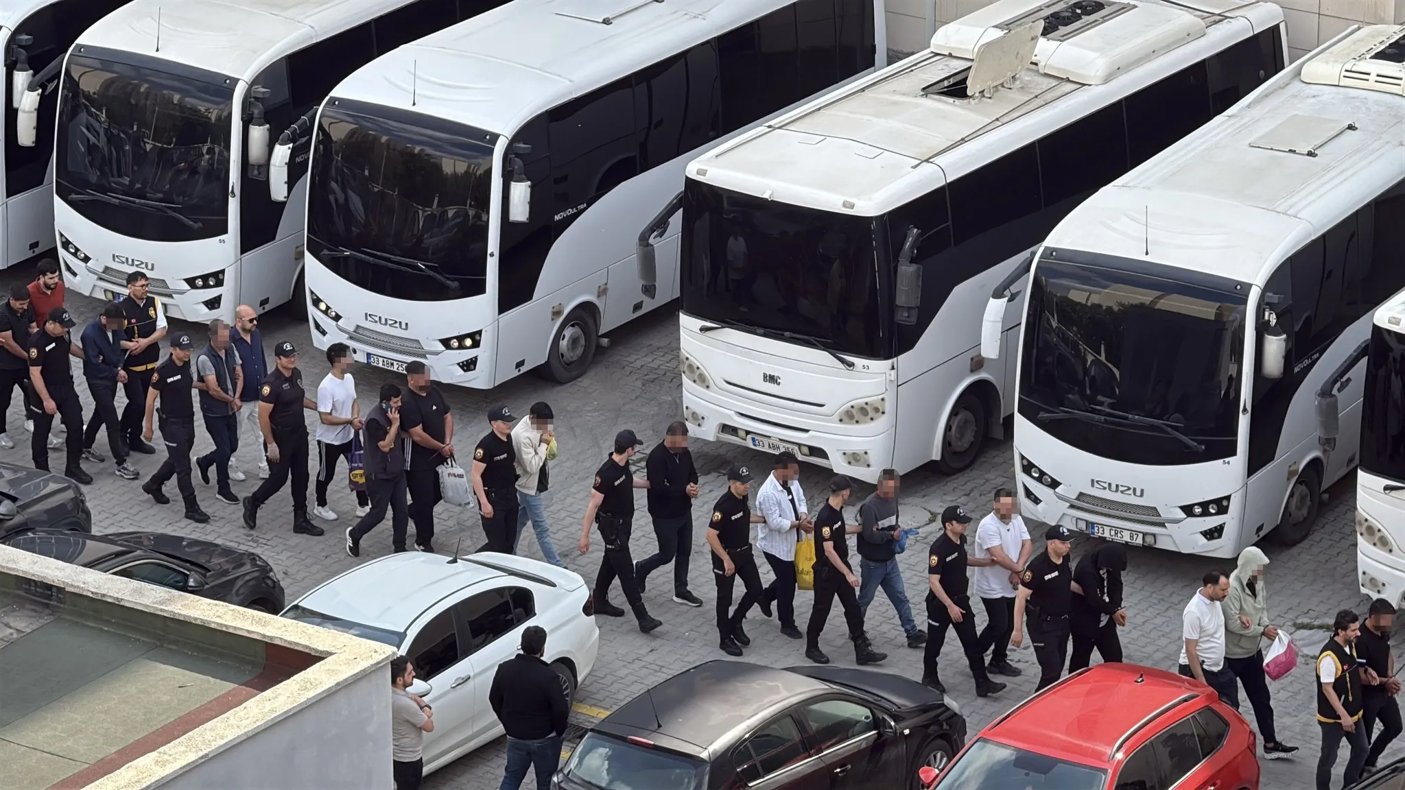 Yasa dışı bahis baronlarına dev operasyon: 66 tutuklama