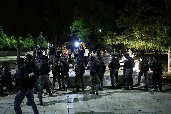 israilin-teror-saldirisinin-ardindan-o-goruntuler-israilin-amacini-bir-kez-daha-tartisma-konusu-yapti-ben-calmazsam-baska-biri-senden-calacak-1620431239835.jpg Terör saldırısının ardından o görüntüler İsrail'in amacını bir kez daha tartışma konusu yaptı! "Ben çalmazsam başka biri senden çalacak" - 1
