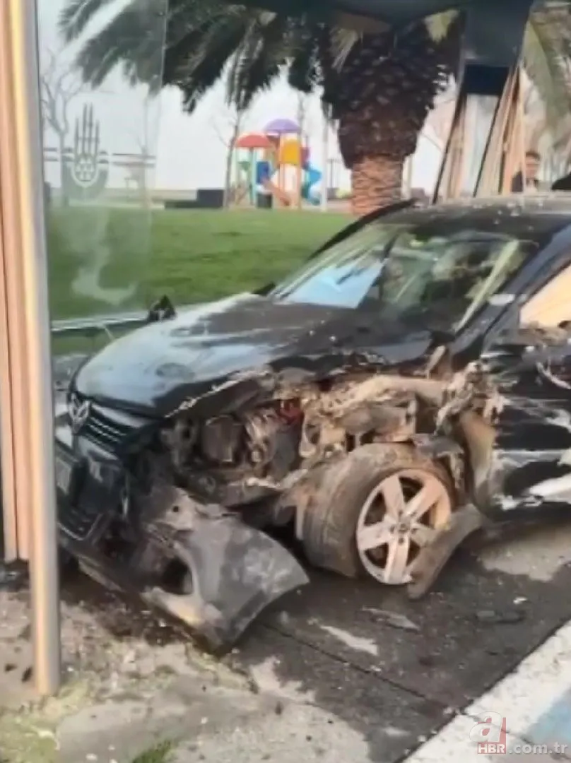 Tıra çarpıp otobüs durağına daldı: Facianın eşiğinden dönüldü! 4