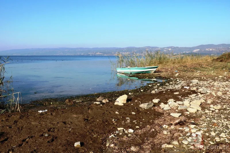 Sapanca Gölü'nde korkutan görüntü! Su seviyesi kritik noktaya doğru düşüyor 2