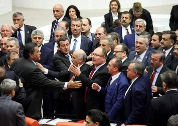Meclis'te yumruklu kavga! HDP'li vekiller terör estirdi