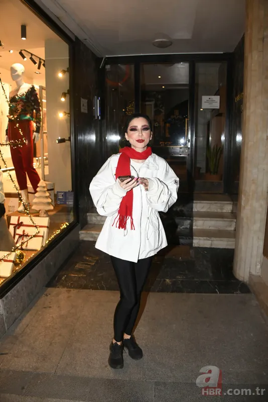 Merve Boluğur’dan aşk bombası! Sevgilisinden ayrılan Merve Boluğur genç şarkıcıyla magazincilere böyle yakalandı 14