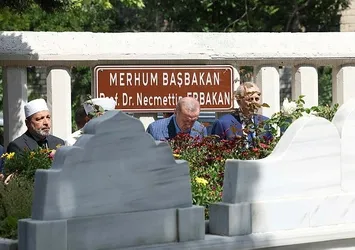 Başkan Erdoğan'dan Necmettin Erbakan ve Turgut Özal'ın kabrine ziyaret