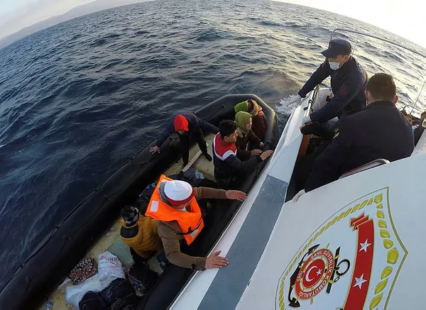 Son dakika: İşte Batı’nın gerçek yüzü! Göçmenler Yunan kara sularından geri itilince...