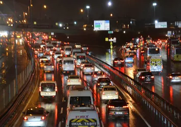 Sürücüler dikkat! İstanbul'da trafik çilesi! Yüzde 50'yi geçti