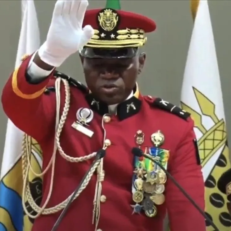 Gabon’da değişim töreni! Cumhurbaşkanı sıfatıyla...
