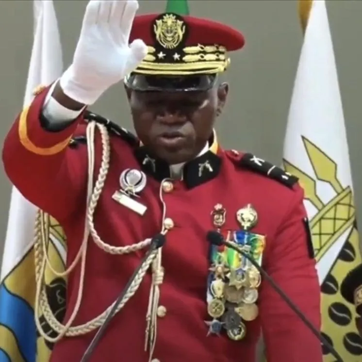 Gabon’da değişim töreni! Cumhurbaşkanı sıfatıyla...