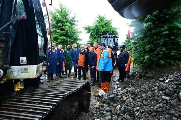 Sel bölgesinde son durum! Devlet tüm imkanlarıyla seferber oldu | Doğu Karadeniz’e flaş uyarı! Bakan Ali Yerlikaya duyurdu