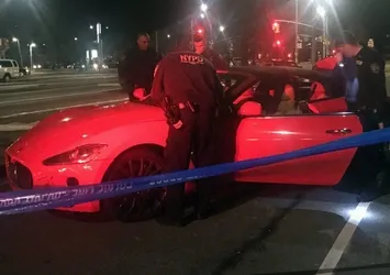 Rapçi Troy Ave’ye aracında saldırı