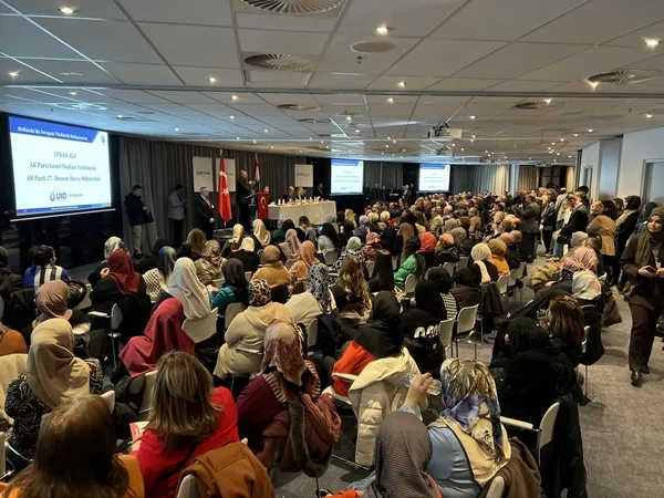 Başkan Erdoğan Hollanda’daki Türklere telefonla hitap etti: 14 Mayıs’ta dünyaya çok önemli mesajlar vereceksiniz