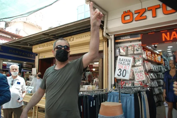 1622124339694.jpg Ali Babacan'a esnaf ziyaretinde “Davanı sattın” tepkisi: Bin tane oyum olsa bir tanesini vermem - 1