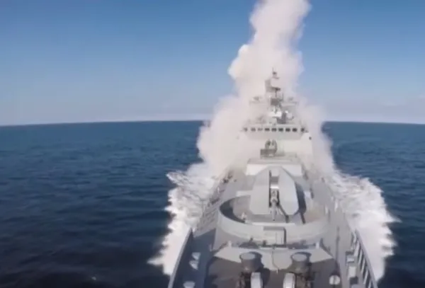 rusya-ukraynayi-karadenizdeki-savas-gemileriyle-boyle-vurdu-1655667832437.jpg Rusya, Ukrayna’yı Karadeniz’deki savaş gemileriyle böyle vurdu - 3